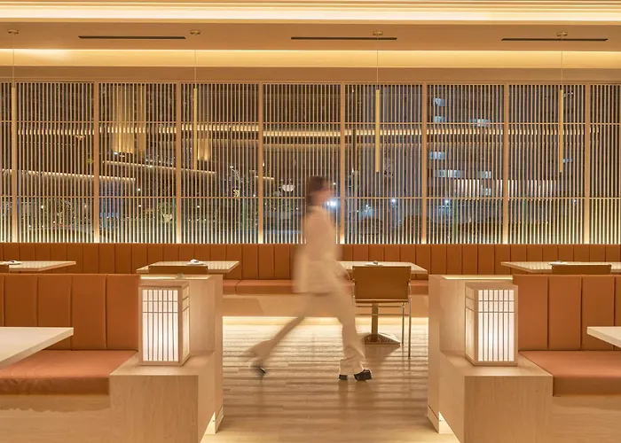 Hotel Uh Continental Centerpoint 4*