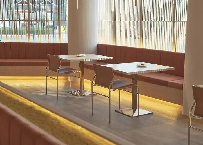 Uh Continental Centerpoint Отель 4*