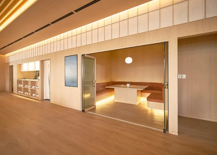 Uh Continental Centerpoint Hotel