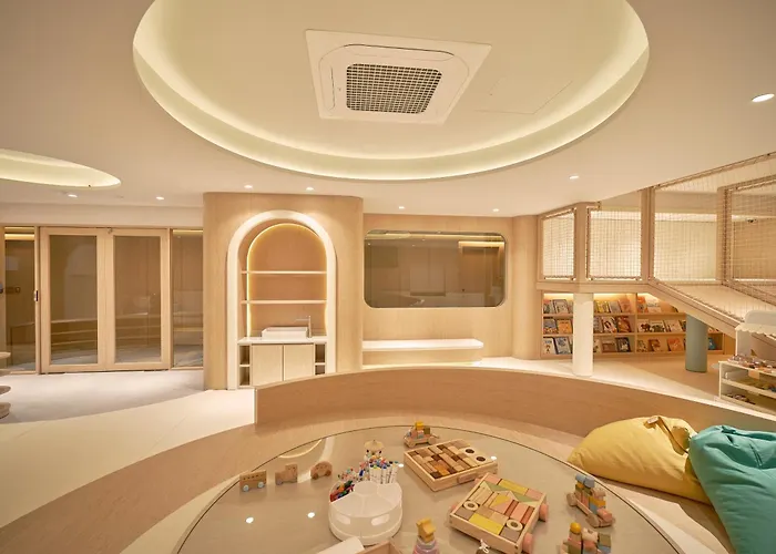 Отель Uh Continental Centerpoint 4*