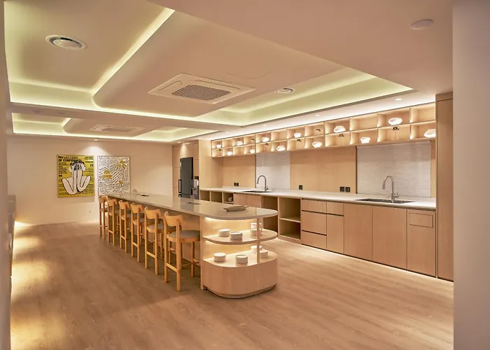 Hotel Uh Continental Centerpoint 4*