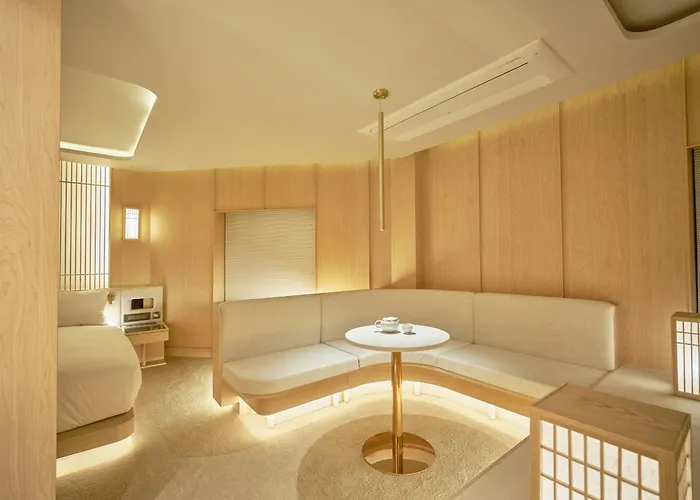 Uh Continental Centerpoint Отель 4*