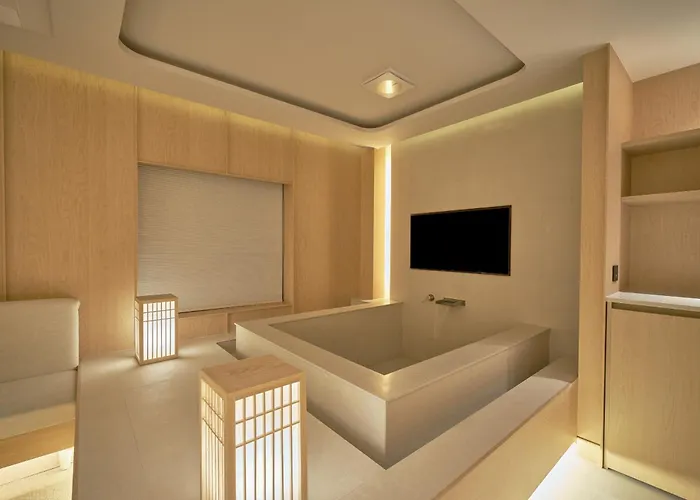 Отель Uh Continental Centerpoint 4*