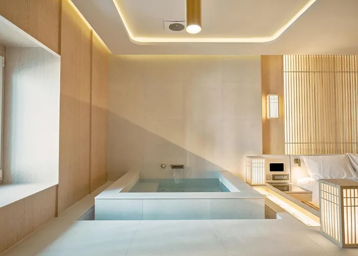 Отель Uh Continental Centerpoint 4*