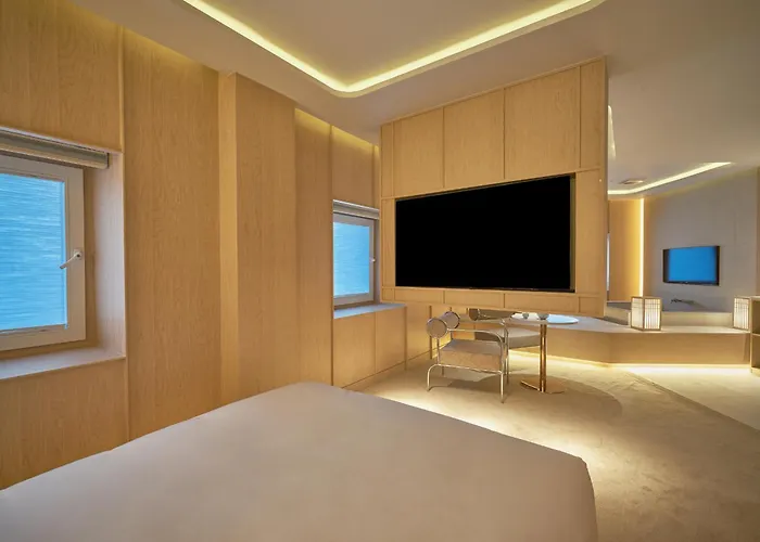Отель Uh Continental Centerpoint 4*
