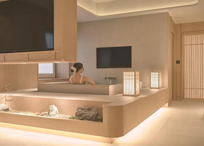 Uh Continental Centerpoint Отель 4*