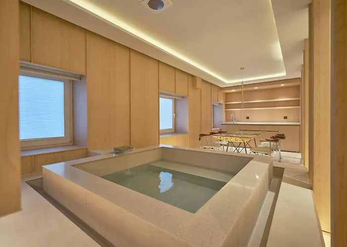 Отель Uh Continental Centerpoint 4*