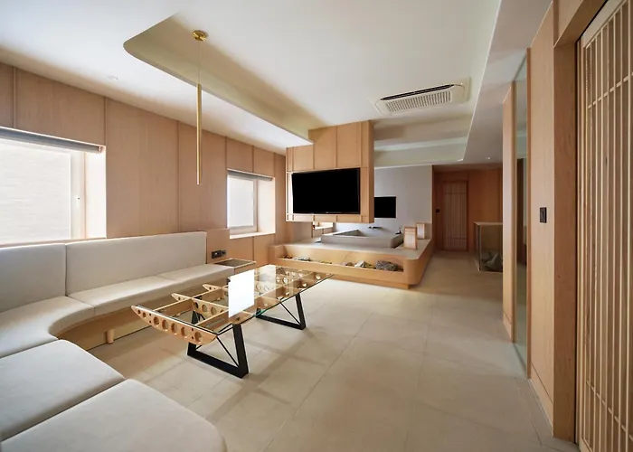 Отель Uh Continental Centerpoint 4*